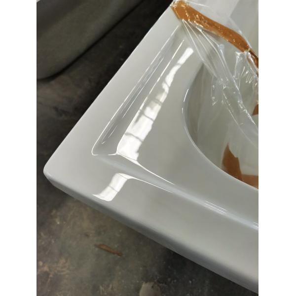 Elegant Straight Acrylic Bathtub with Built-in Function and Customized Request Option