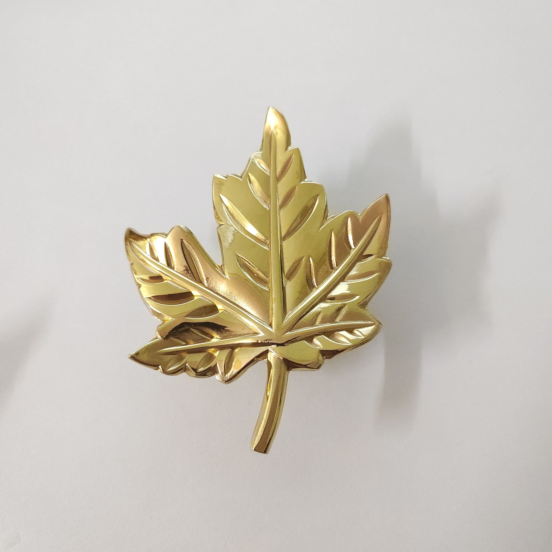 Solid Brass Gold Luxury Modern Wardrobe Handle Elegant Maple Leaf Design for Kitchen Dresser Bedroom Bathroom Exterior Hotel Use