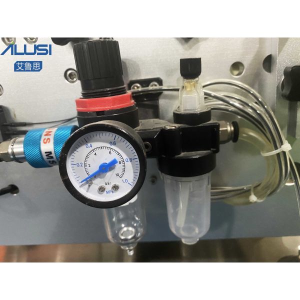 380V Semi Automatic Labeling Machine For Round Beverage Labeling Bottle Labeler