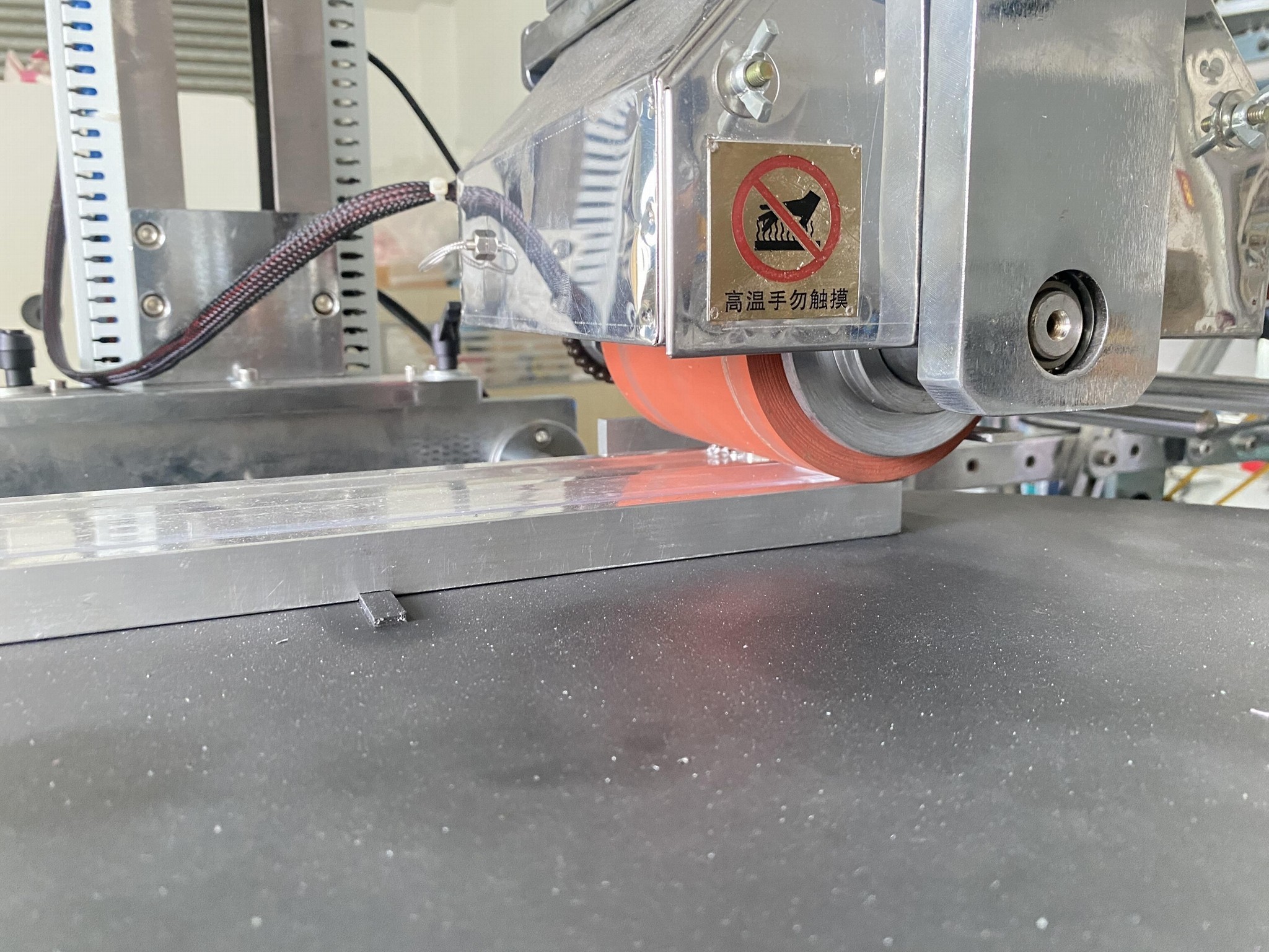 Automatic flat ruler heat transfer machine