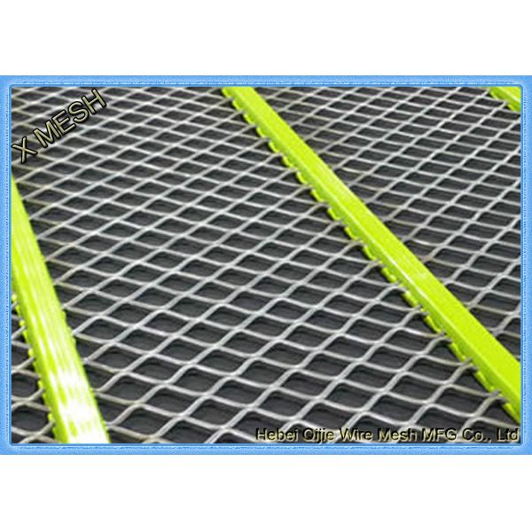 A piece of D mesh of self cleaning screen mesh and the binding wire is covered by the green polyurethane.