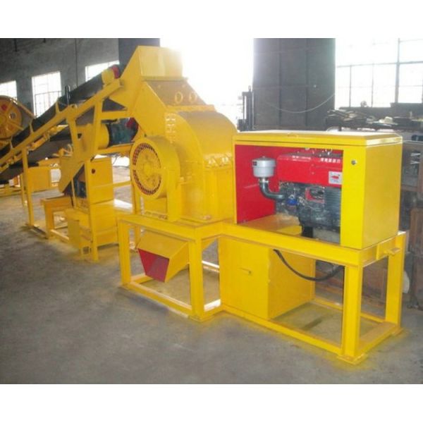 Small Mobile Stone Hammer Crusher Machine with Crushing Capability and White Color
