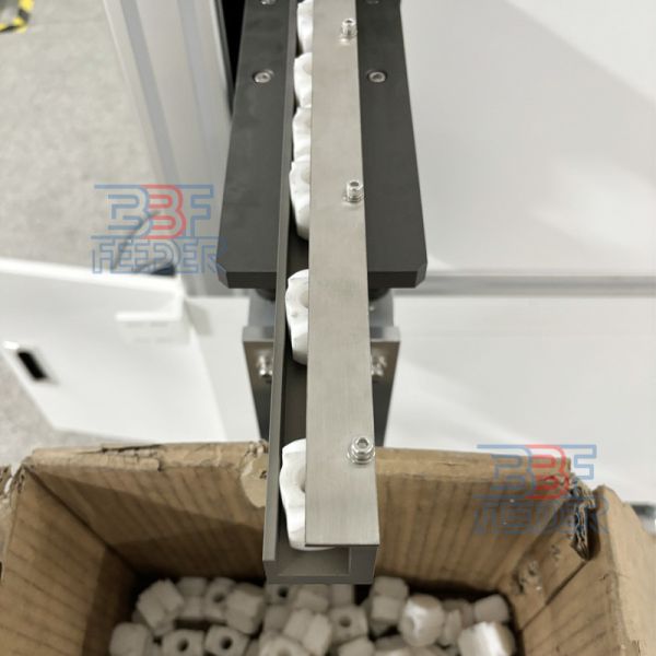 Automatic Big Size Vibration Bowl Feeder Engineering Plastic Parts Vibrating Plate Feeder