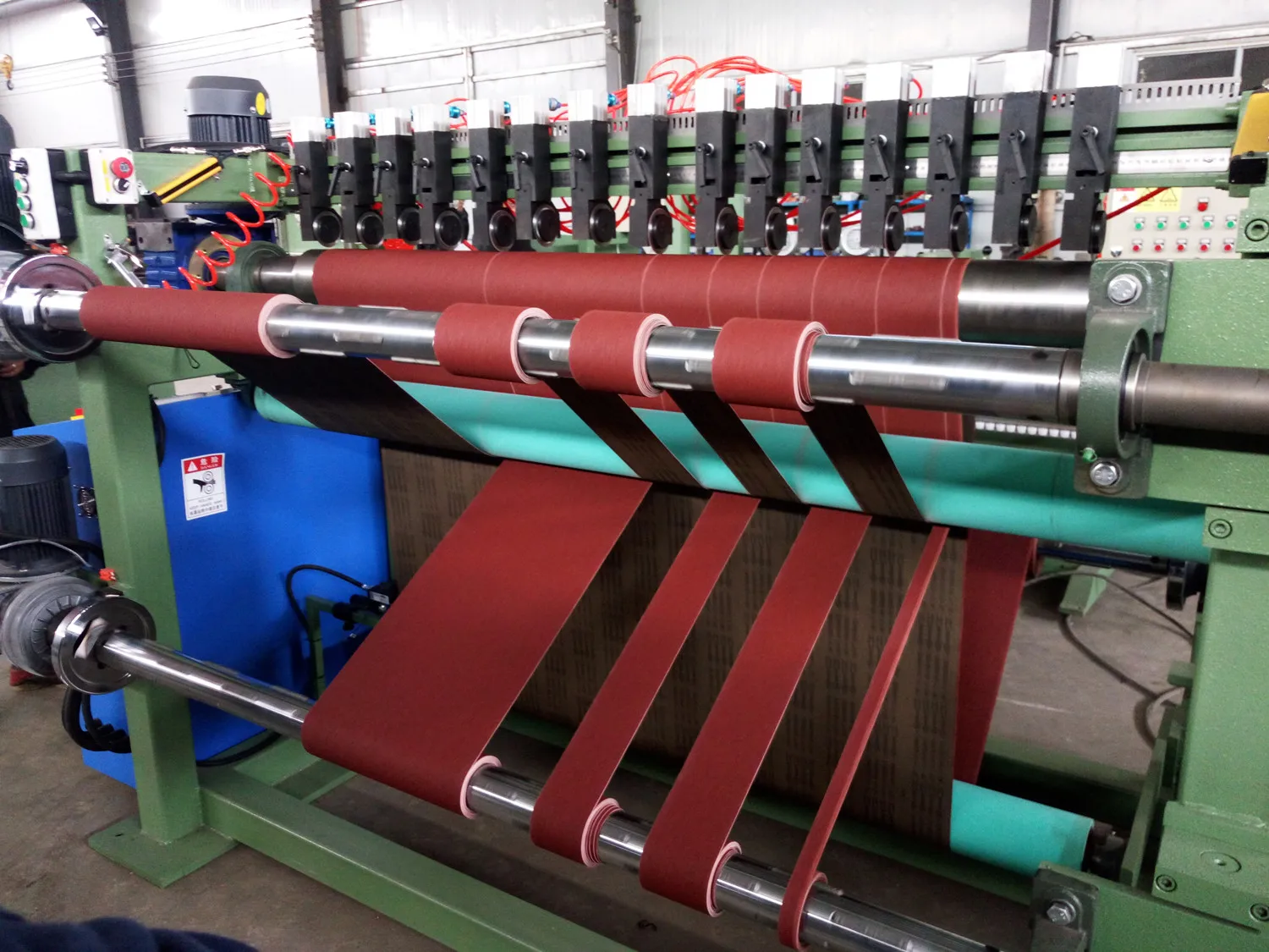 Adjustable Belt Slitting Abrasive Converting Machine PLC Controlled OEM