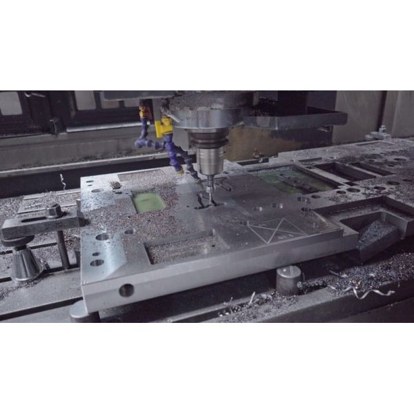 Custom Steel/Aluminum Injection Molds Design and Manufacturing