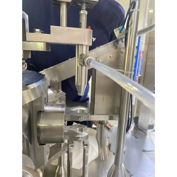 Plunger Type Automatic Plastic Syringe Gel Filling and Capping Machine
