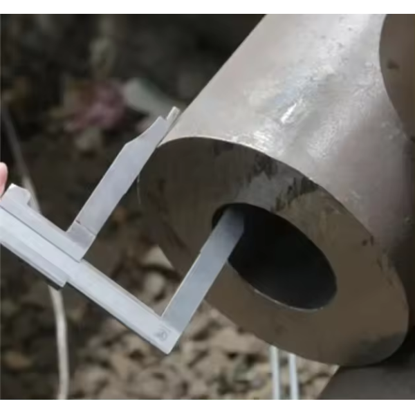 Round Section Shape 6m Professional A106 A53 API 5l Small Diameter Seamless Steel Pipe 24 inch Seamless or Law Pipe with 9.53 mm Thickness