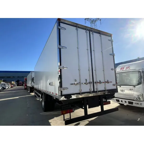 Efficient Cold Chain Truck for Perishable Goods Shipping