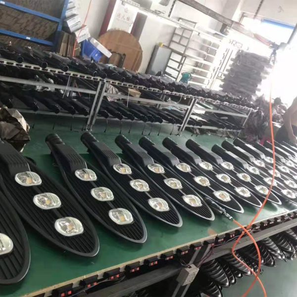 OEM/ODM Split COB Solar Power Waterproof LED Street Lights Ip65 CE ROHS