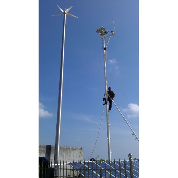 2200W IP52 And 2 Input String Solar Pump Inverter For Swimming Pool