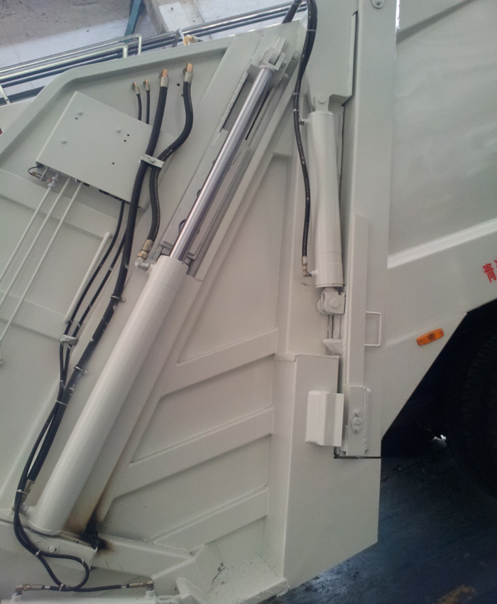 Waste Disposal Vehicles Garbage Collection Truck , Compressed Refuse Compactor Truck