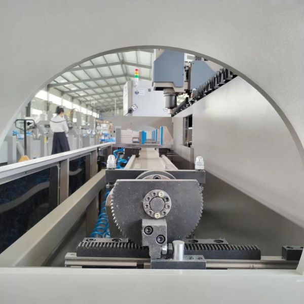 3000mm Automatic Tool Change 3+1 Axis Aluminium Profile CNC Machining Centres