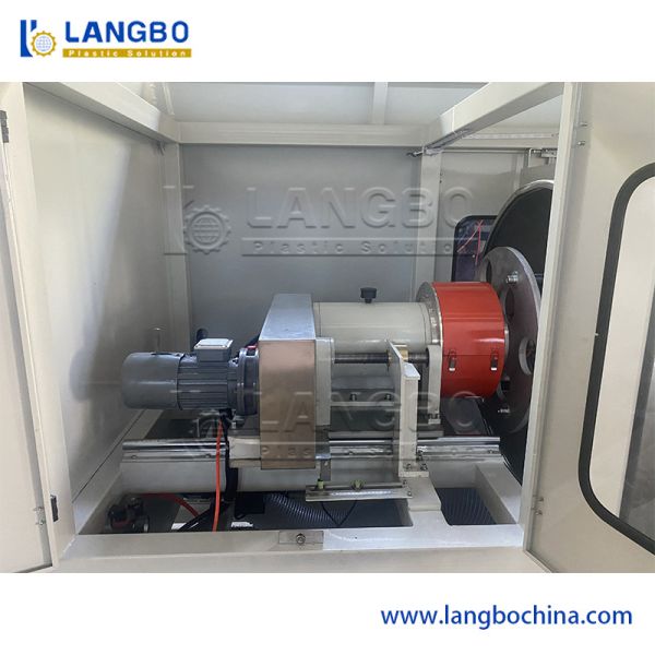 Pipe Threading Machine With Automatic Clamping For Threaded Pipe Joint Assembly