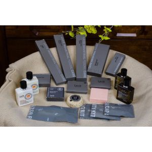 Quality Plastic Hotel Guest Toiletries Custom Hotel Amenities SGS Certificated for sale