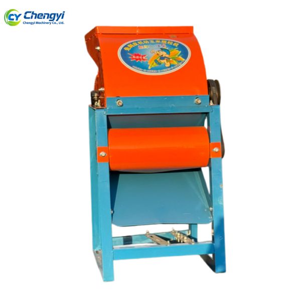 Weatherproof Steel Maize Thresher in operation