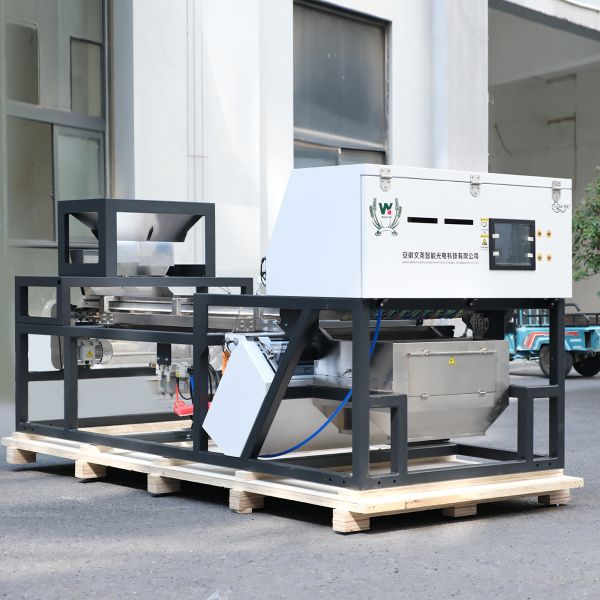 Plastic Color Sorting Machine with Powerful LED Light Source America ALTERA FPGA Chip and 1000kg/h Sorting Capacity