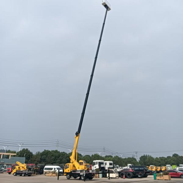 SINOTRUCK 50m 6 Retractable Sections Holding 2men Aerial Platform Truck High Altitude Operation TrucK