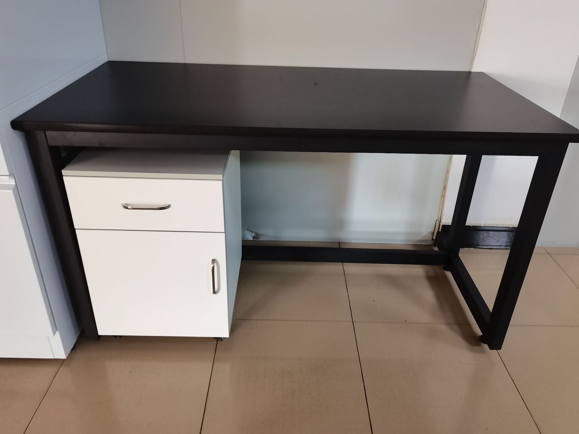 Mechanical Classroom Lab Table Heavy Duty Triangle Computer Desk Space Saving For University