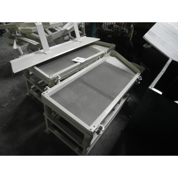 Sepatate Copper From Plastic 0.4kw Small Vibrating Table Machine
