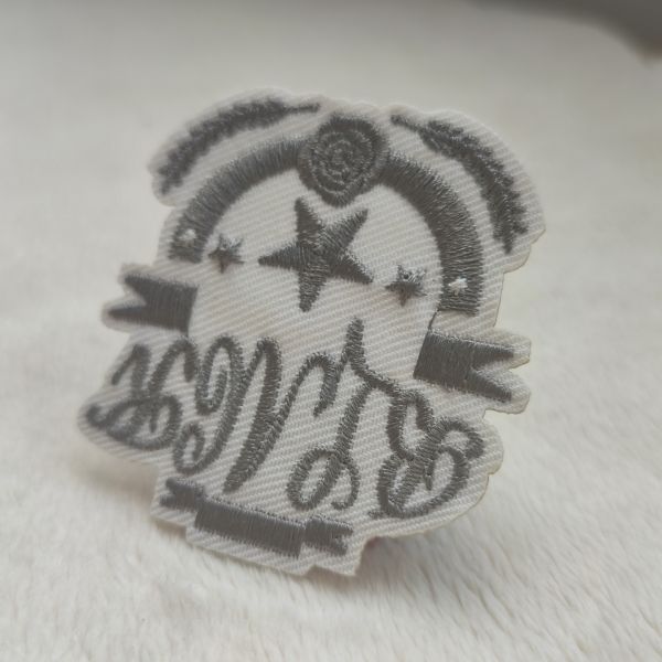Custom High Quality Embroidery Patches Clothing Labels for Garments