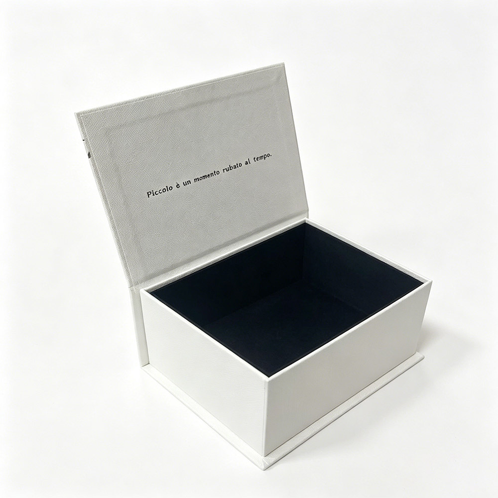 Gift Packaging Magnetic Closure Boxes White With Gold Foil / Flocking Insert