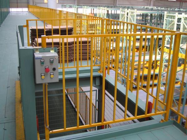 Powder Coated Multi Tier Mezzanine Rack Industrial Shelving For Warehouse