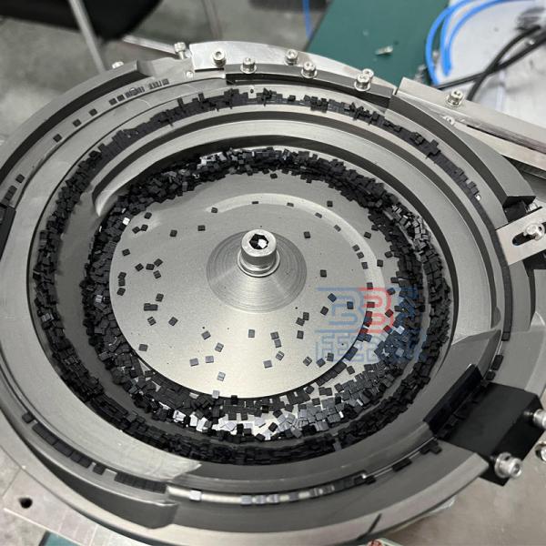 Precision Vibratory Bowl Feeder For Automatic Bolt And Washer Feeding