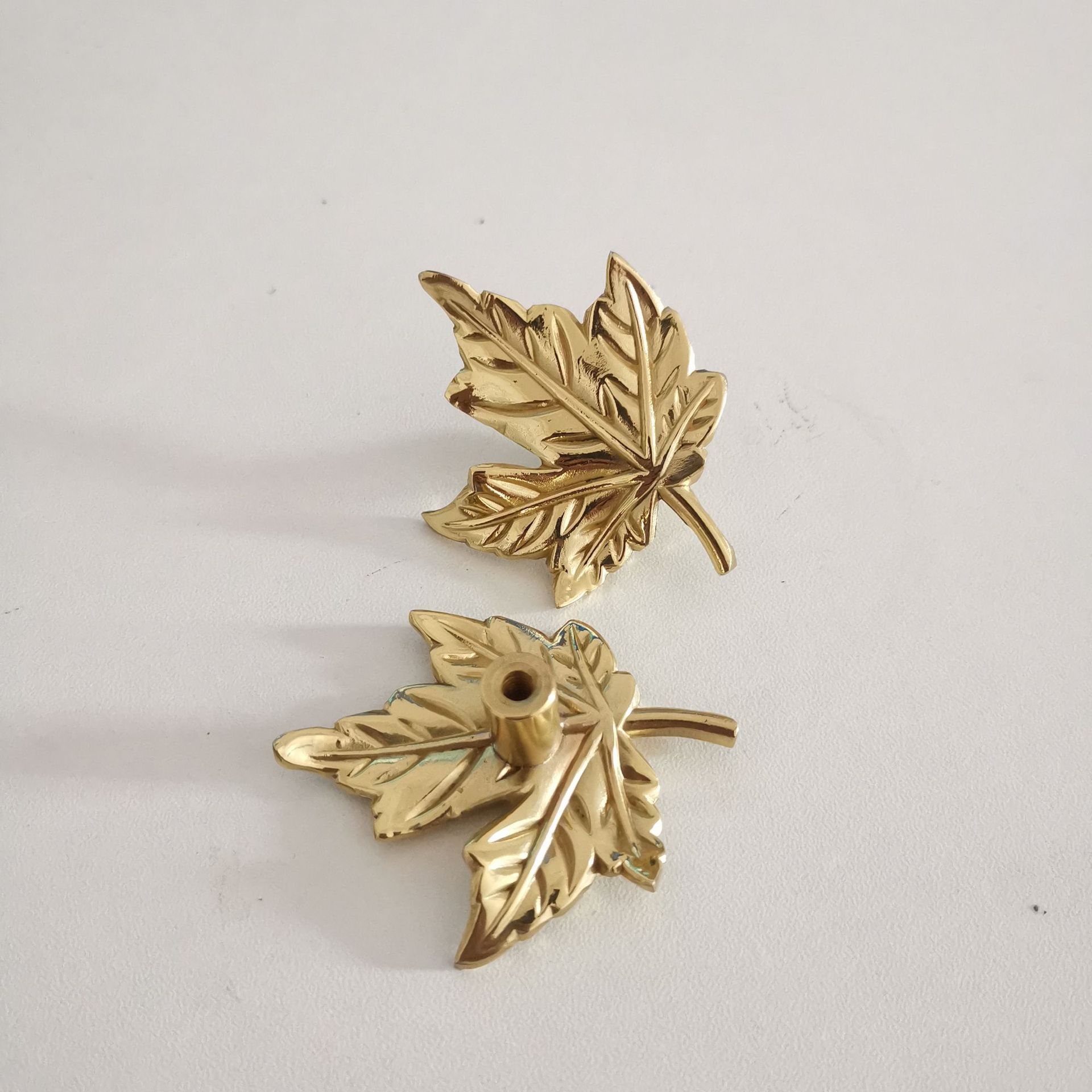 Solid Brass Gold Luxury Modern Wardrobe Handle Elegant Maple Leaf Design for Kitchen Dresser Bedroom Bathroom Exterior Hotel Use