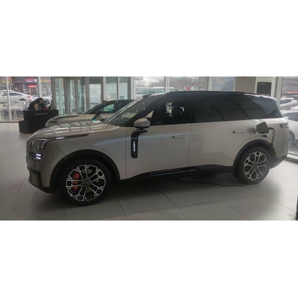 Lynk & Co 900