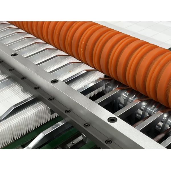 CE&ISO Cerfication Fully Autoatic Servo Motor Mini HEPA Filter Folding And Gluing Production Line