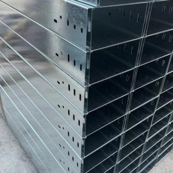 High Load Capacitysolid Bottom Tray 50mm Height 100mm Width 500kg For Industrial
