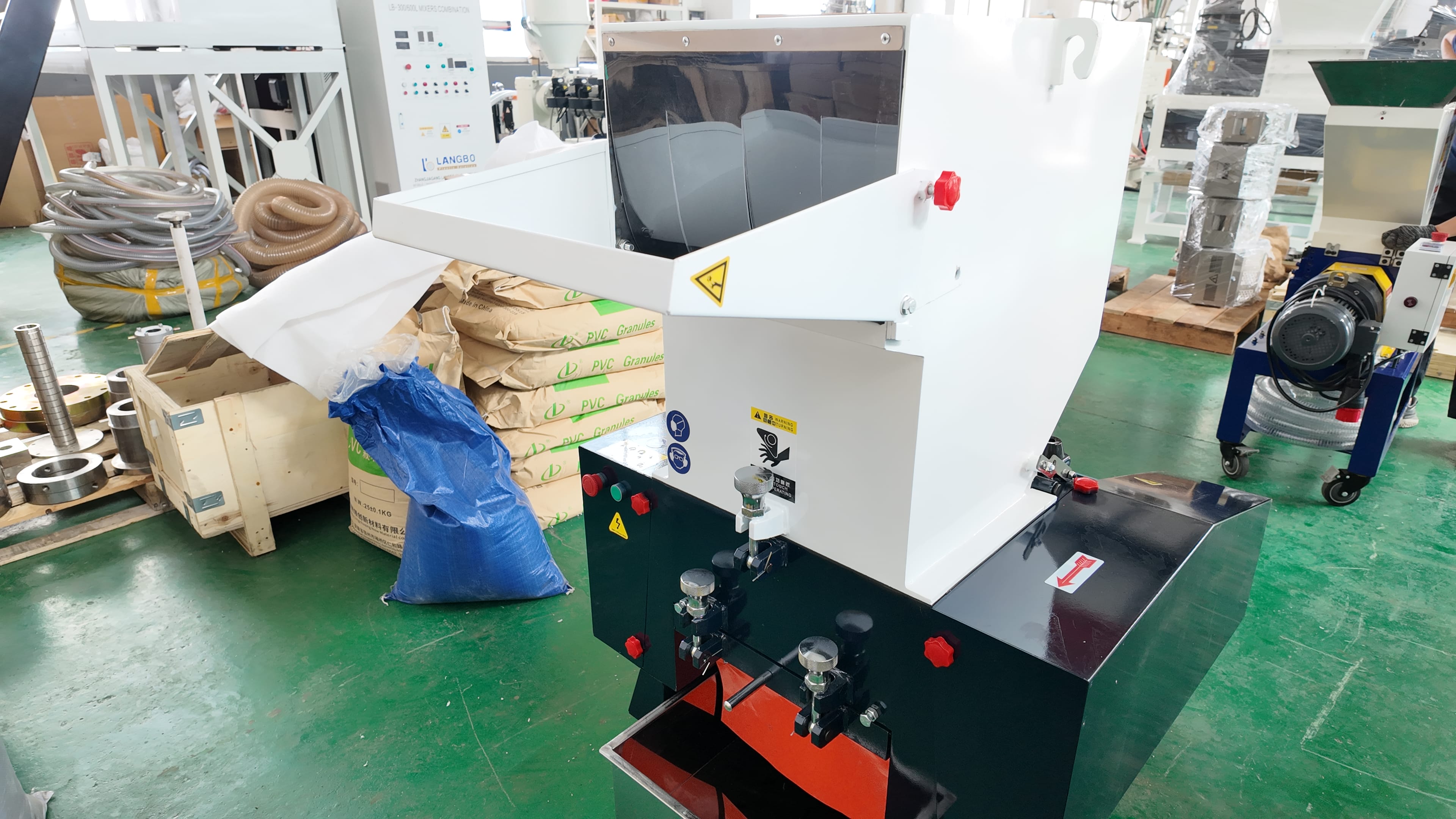 CE Certified Claw Type Hard Plastic Granulator Machine Automatic Recycling Plastic Crusher Machine for Plastic Industry