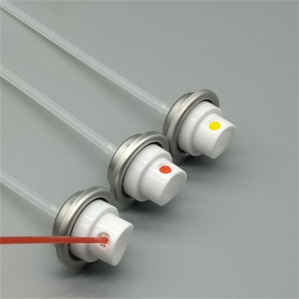 Ergonomic spray valve design for automotive detailing