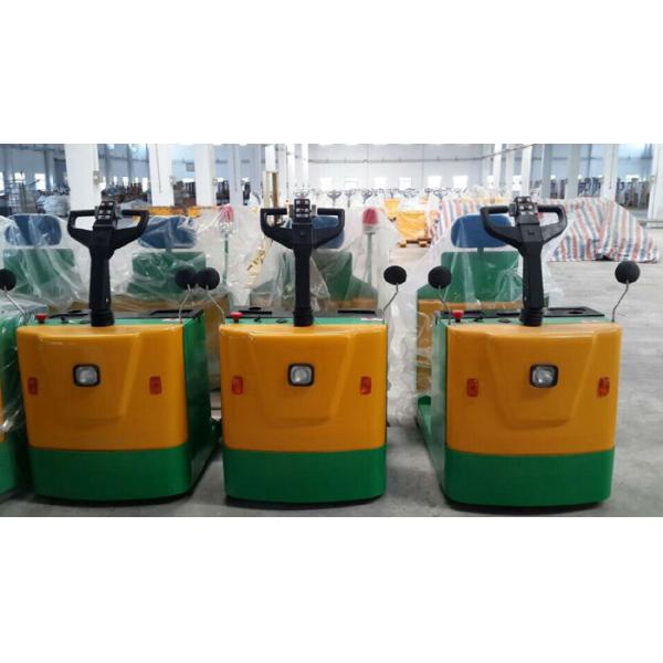 Standing Type Electric Tow Tractor With Strong Traction Power Integrated Control Handle