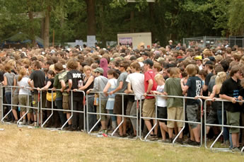 Interlocking pedestrian and crowd control barriers