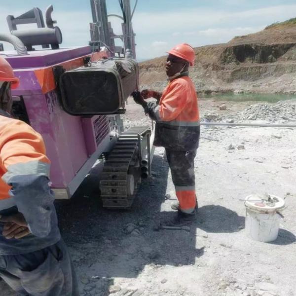 Top Hammer Drilling Equipment Portable Drilling Rig Machine Mining DTH Drill Rig Manufacturer