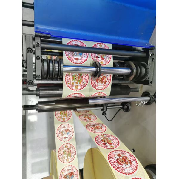 Label Slitting Machine Featuring Servo Motor and PLC Control System for Precise Tension Control and Accurate Meter Counting