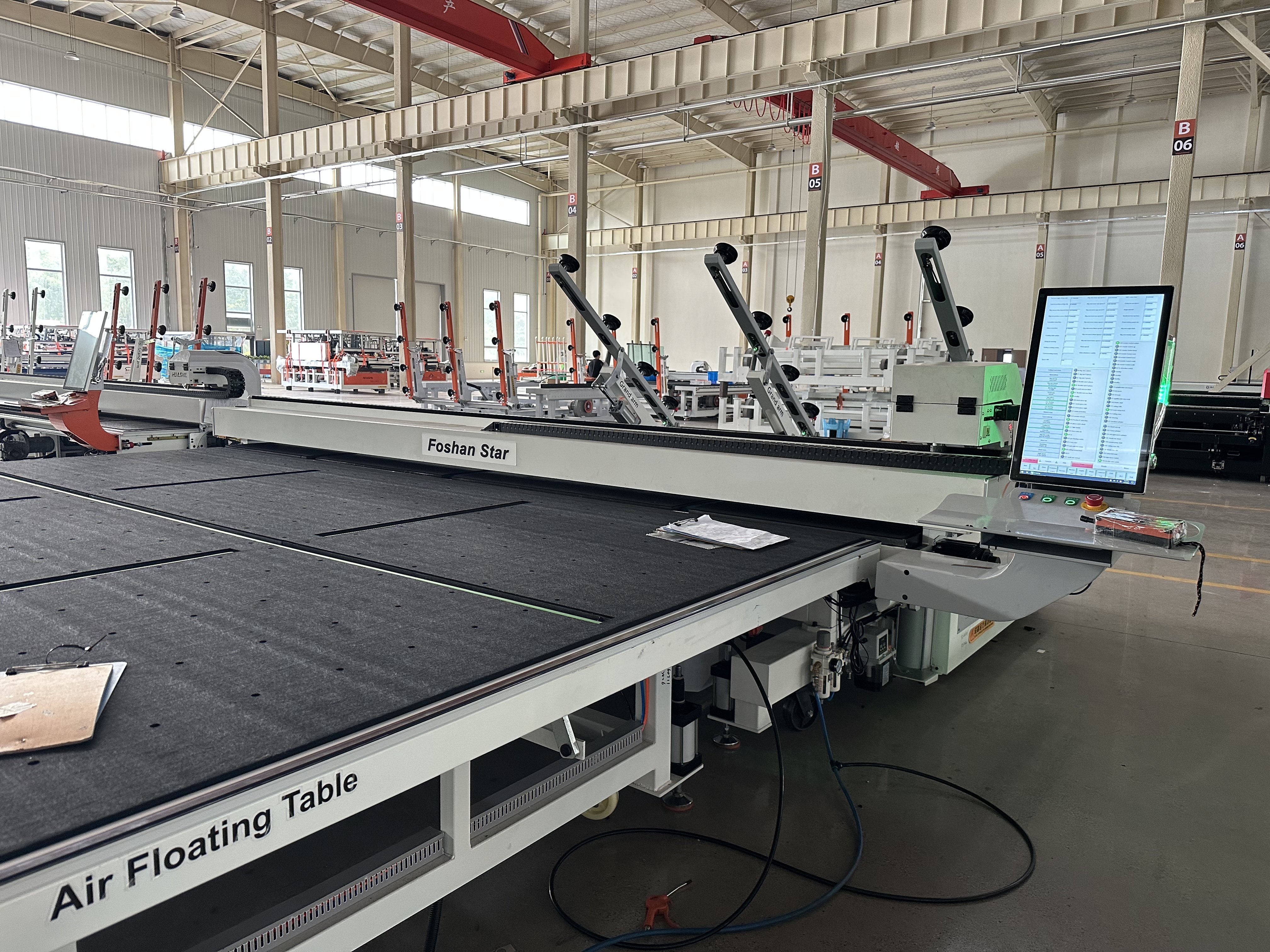 Horizontal Full Automatic Glass Cutting Machine 220V For Large Scale Industrial Production