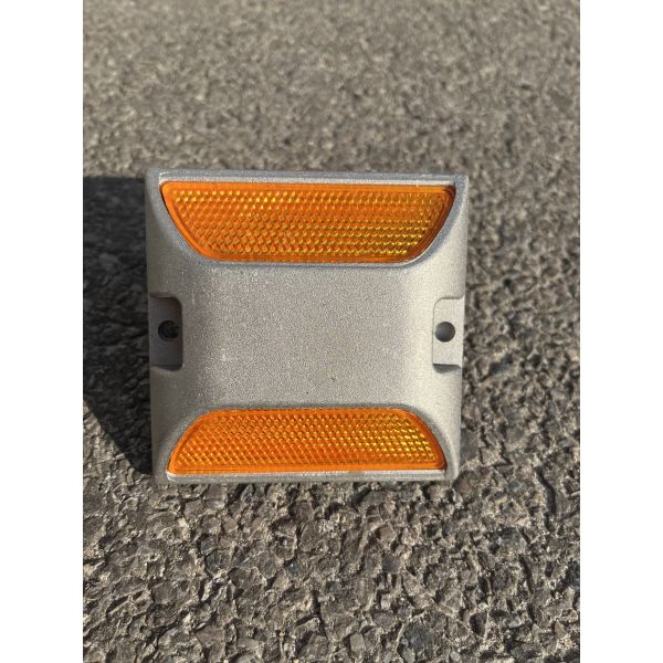 2026 High Qualit Plastic Road Stud with Ground Mount with Pin