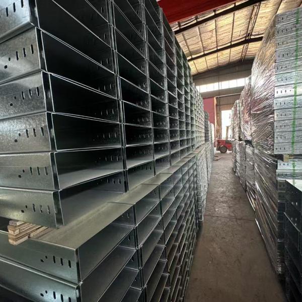High Corrosion Resistance Cable Support Tray Lockable Lid Dustproof For Industrial Grade Construction