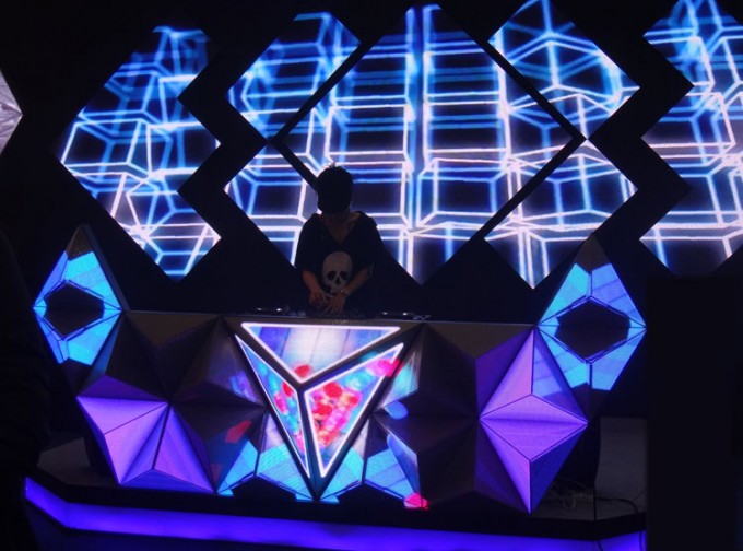 P3 Indoor Full Color LED Irregular Shape Screen Splicing Hexagonal Triangular Shaped Ultra HD LED Digital Display Screen