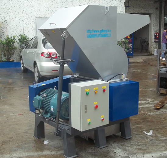 mini plastic crusher/plastic bottle chips recycling machine/screen material crusher and plastic crushing