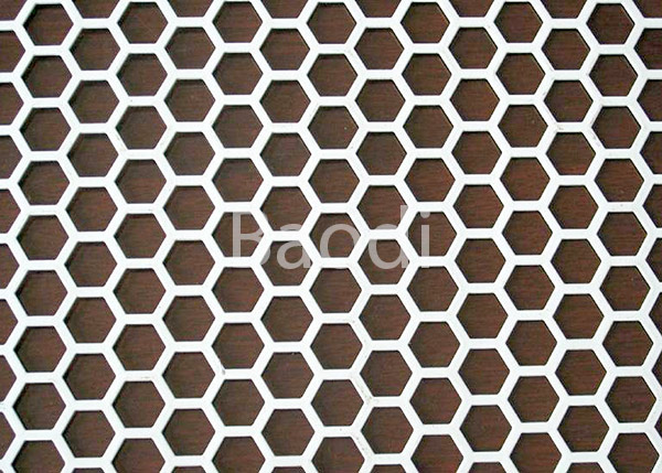 Galvanized Round Hole Staggered Screen 1mx2m Perforated Metal Mesh