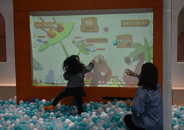 Projection sphere pool Interactive Projection Game3