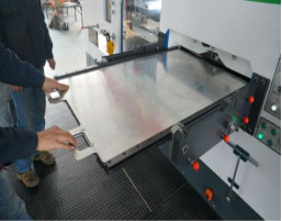 JIGUO 1060 Automatic Die Cutting Machine Auto Cutting Creasing Machine Paper Package