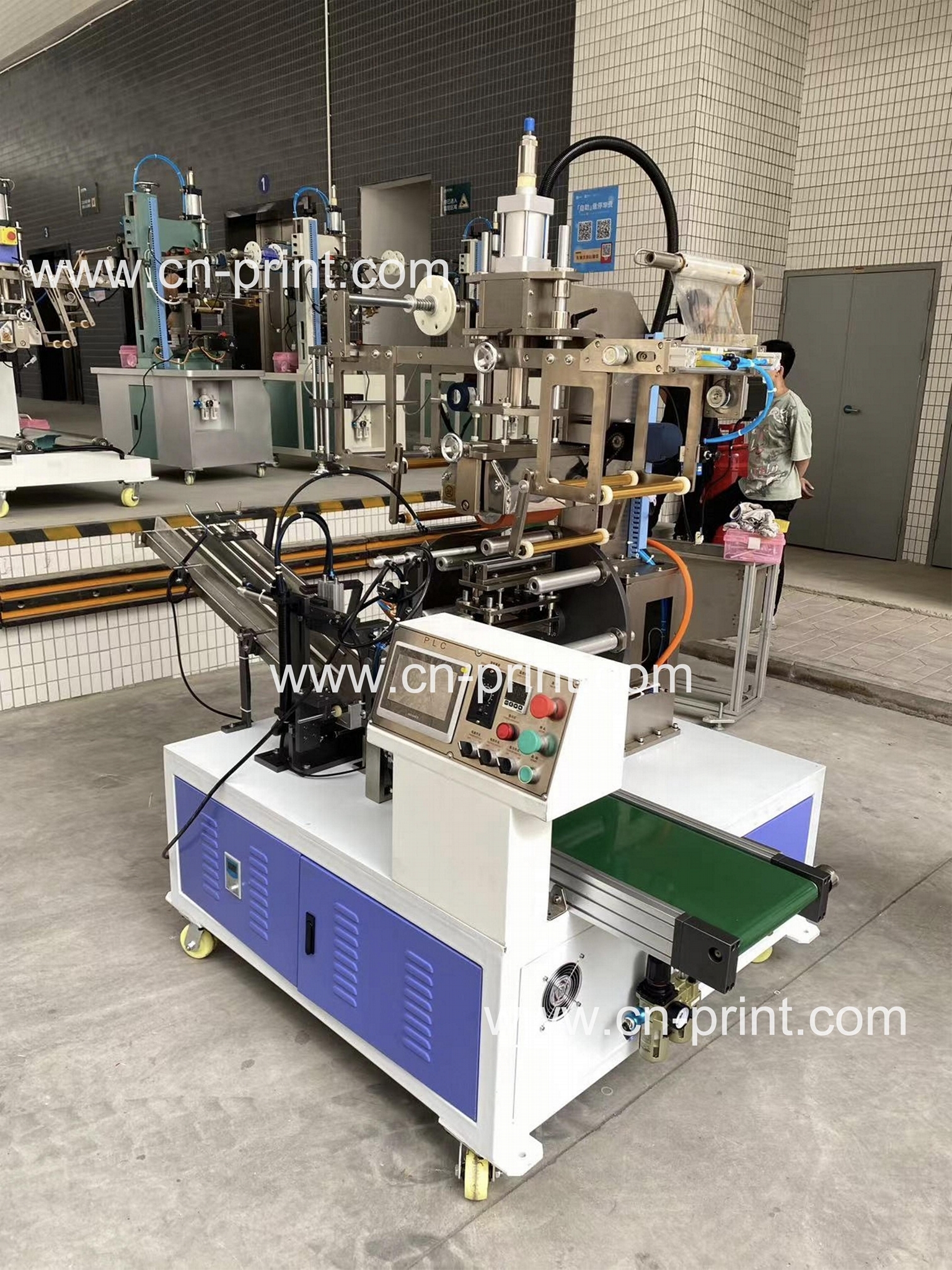 Automatic rotary heat transfer machine with flame processing