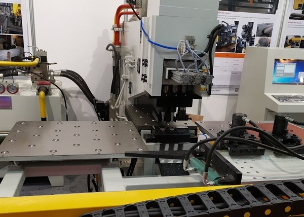 1500*800mm Max Size Workpiece CNC Plate Punching Machine Model BNC100 Φ26mm Max Punching Diameter