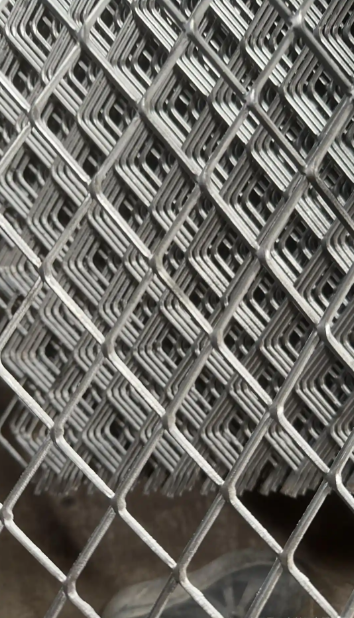 Diamond expanded metal wire mesh close-up showing diamond-shaped openings and structural integrity