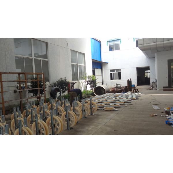 660MM Diameter Single Conductor Wire Rope Pulley Galvanized Steel Frame