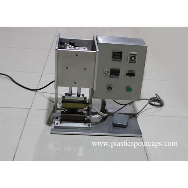 Hot Press Spout Caps Sealing Machine For Laminated Doypack Semi Automatic
